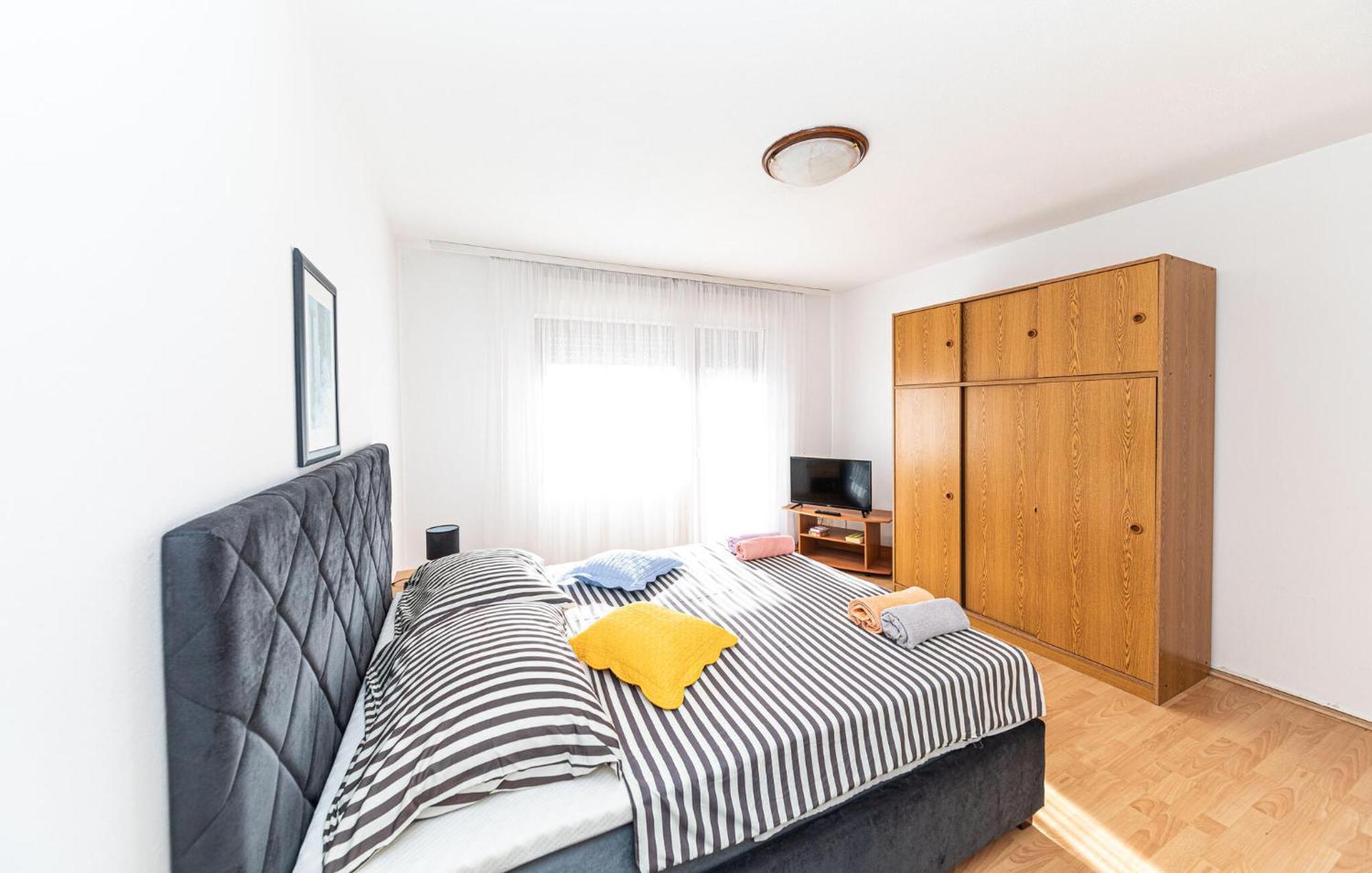 2 Bedroom Cozy Apartment In Kastel Kambelovac Kaštela エクステリア 写真